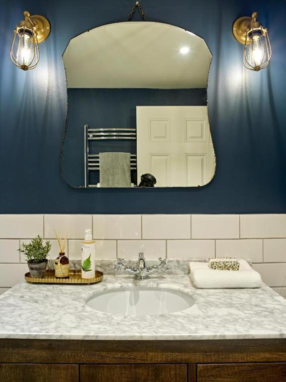 Maisonette With Hot Tub At 13 Rivers Street Apartment *