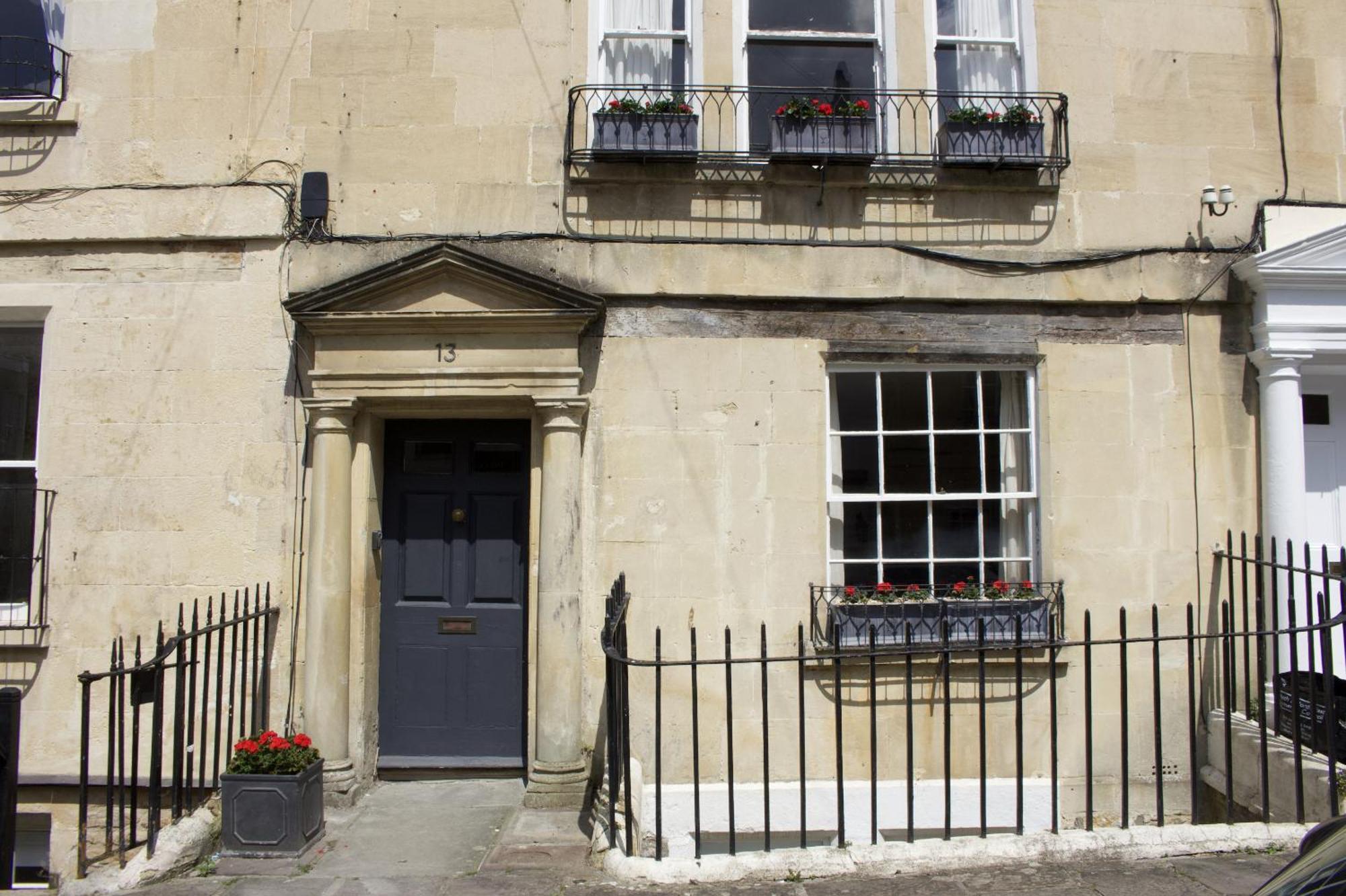 Maisonette With Hot Tub At 13 Rivers Street Apartment Bath