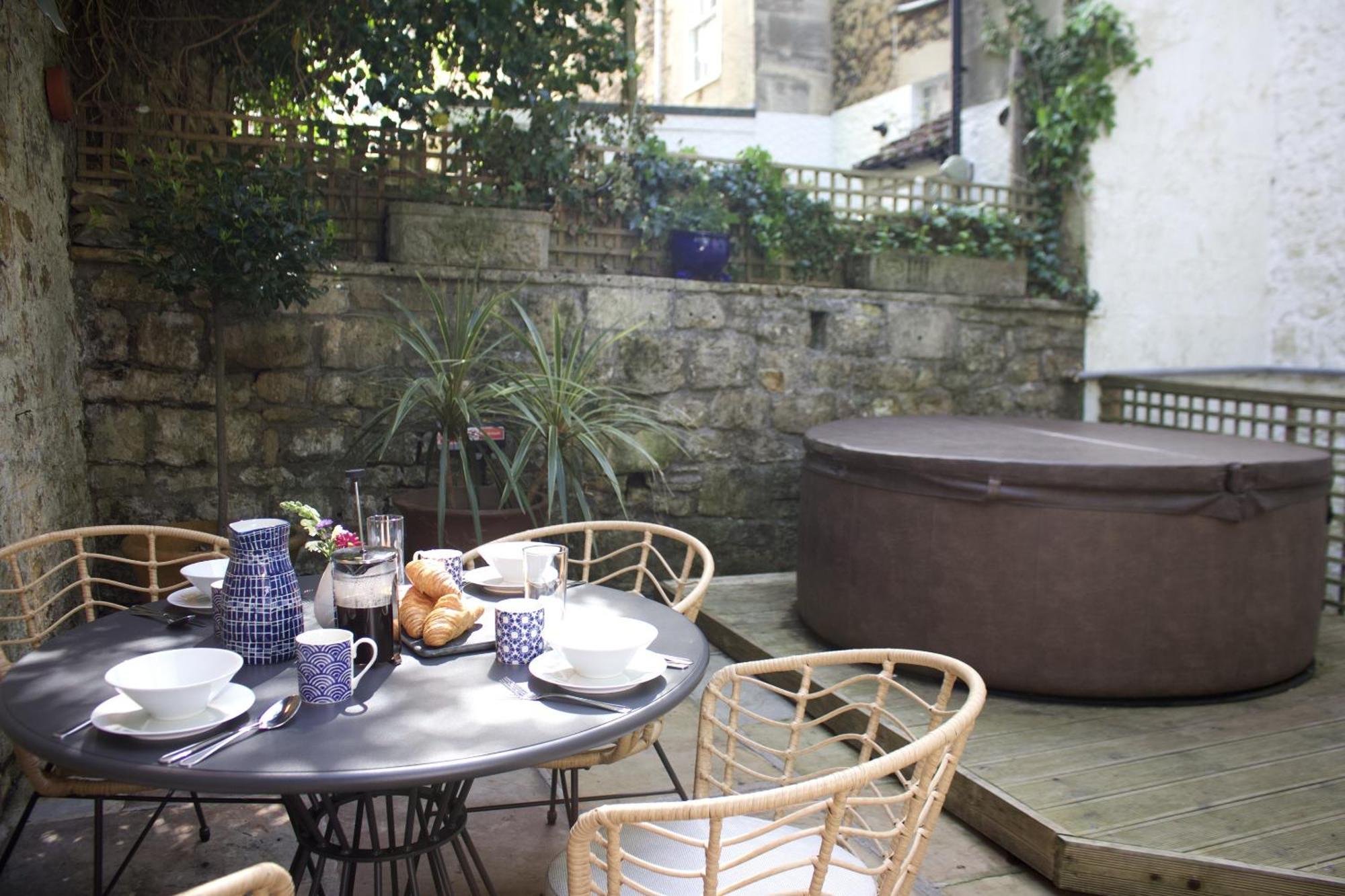Maisonette With Hot Tub At 13 Rivers Street Apartment Bath